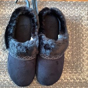 New Women’s 8.5/9 Lg Isotoner house shoes